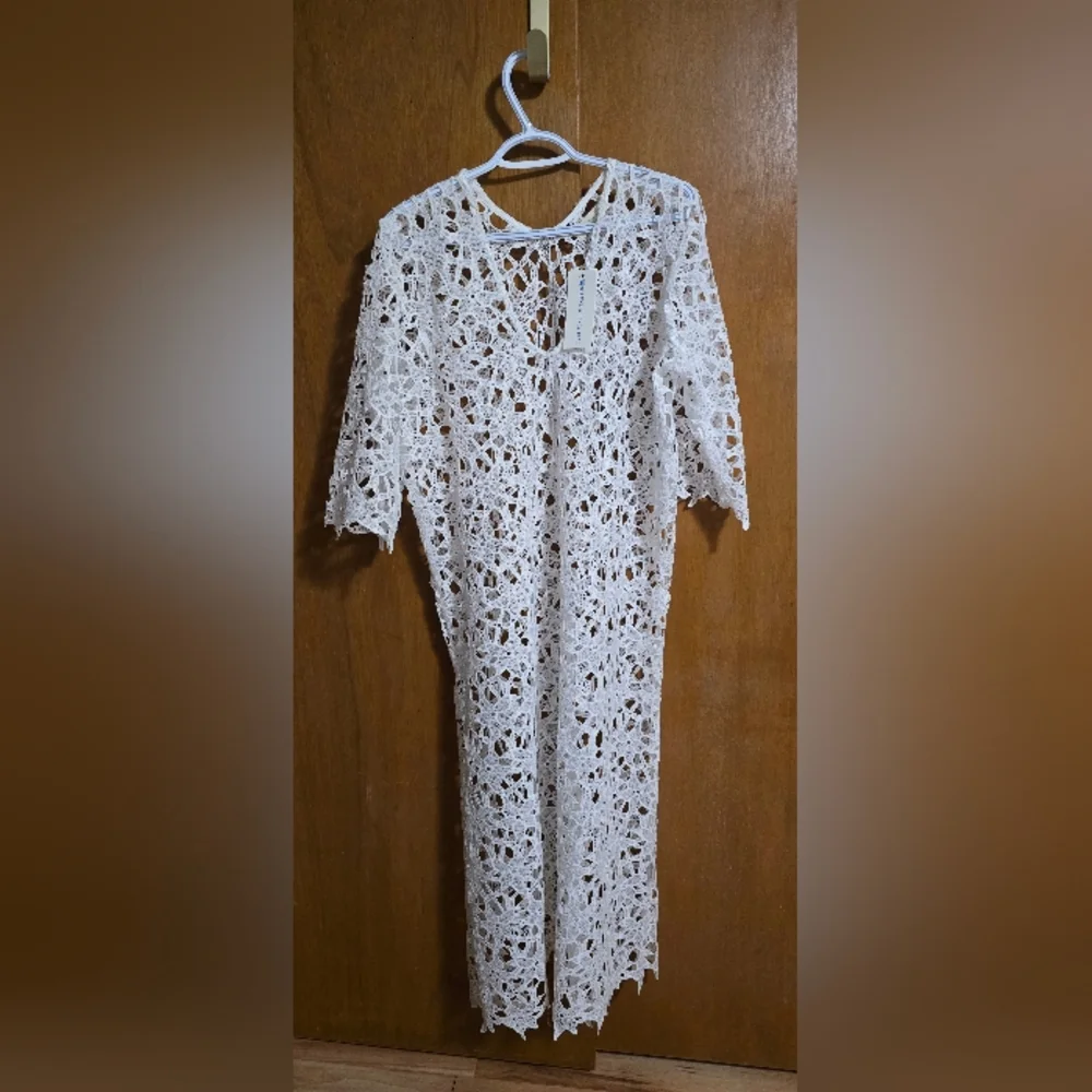 Chic White Crochet Beach Cover-Up - Picture 6 of 7
